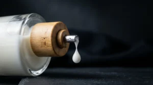 Dropper vs. Lotion Pump: Choosing a Skincare Dispenser